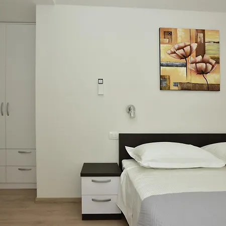 Mladen Daire Podgora (Split-Dalmatia)